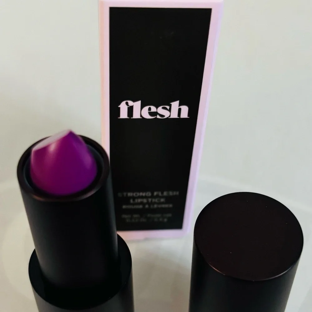 Strong Lipstick - Picture 3 of 7